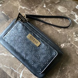 BRAND NEW!! Guess hand purse A LOT OF SPACE for Cards and your main things